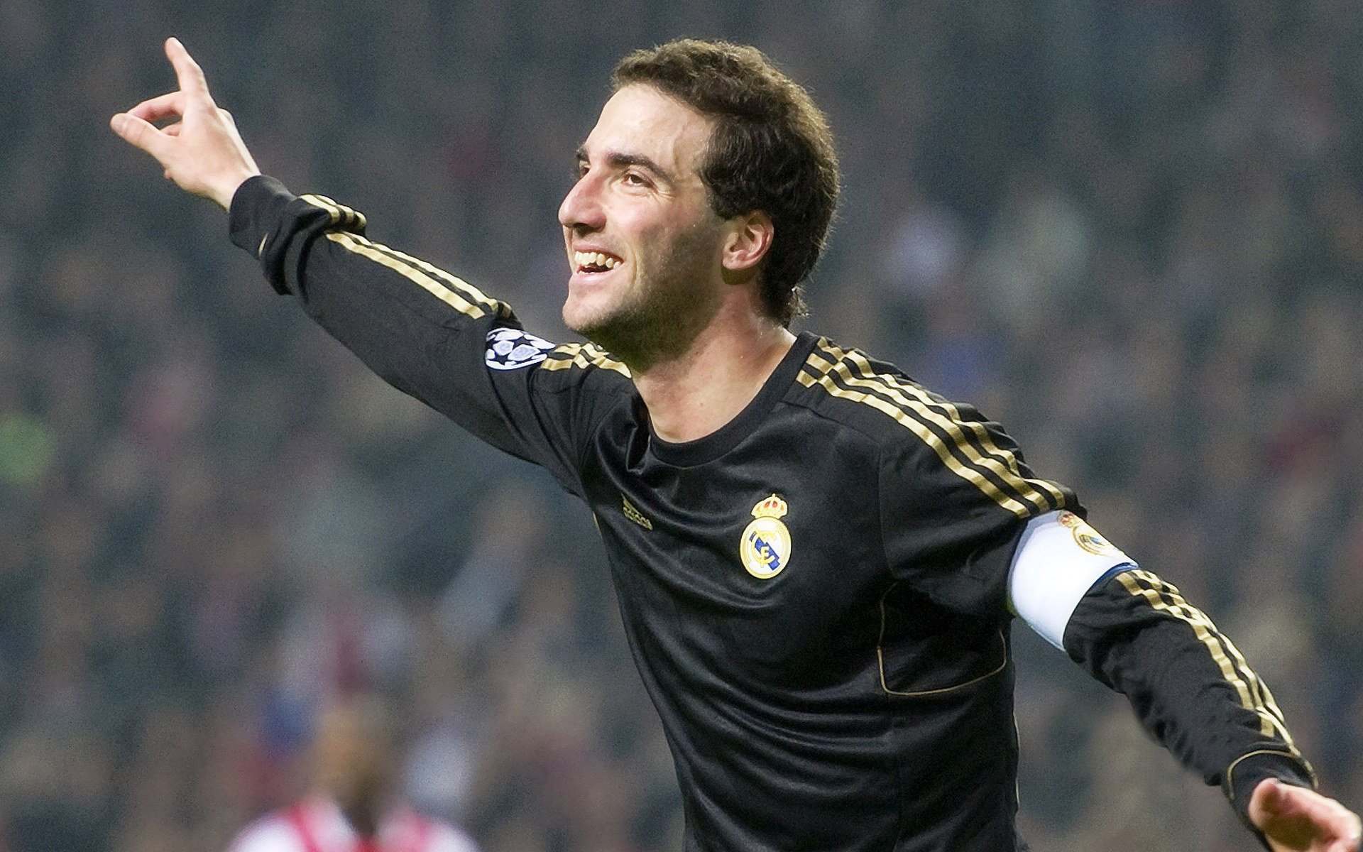 球队管理：现代俱乐部的组织架构变化，足球俱乐部组织